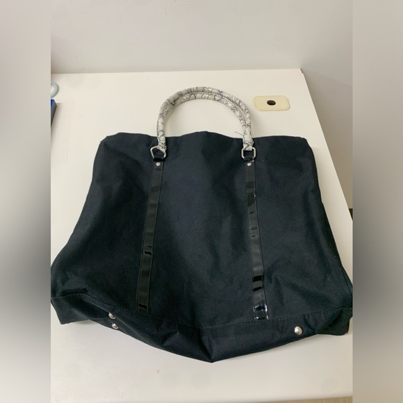 DSW Faux Snakeskin Handled 3 Compartment Zippered Weekend Overnight Tote Bag - Picture 8 of 16